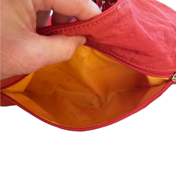 Baggallini uptown sling style crossbody bag - Picture 5 of 5